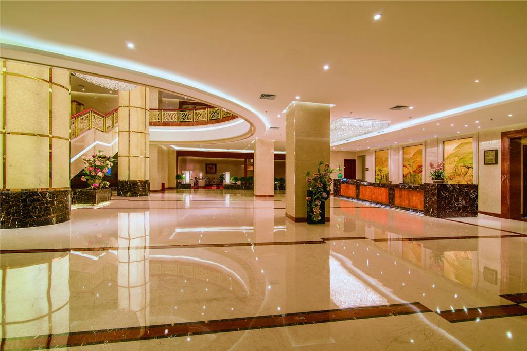 Khách sạn Avic