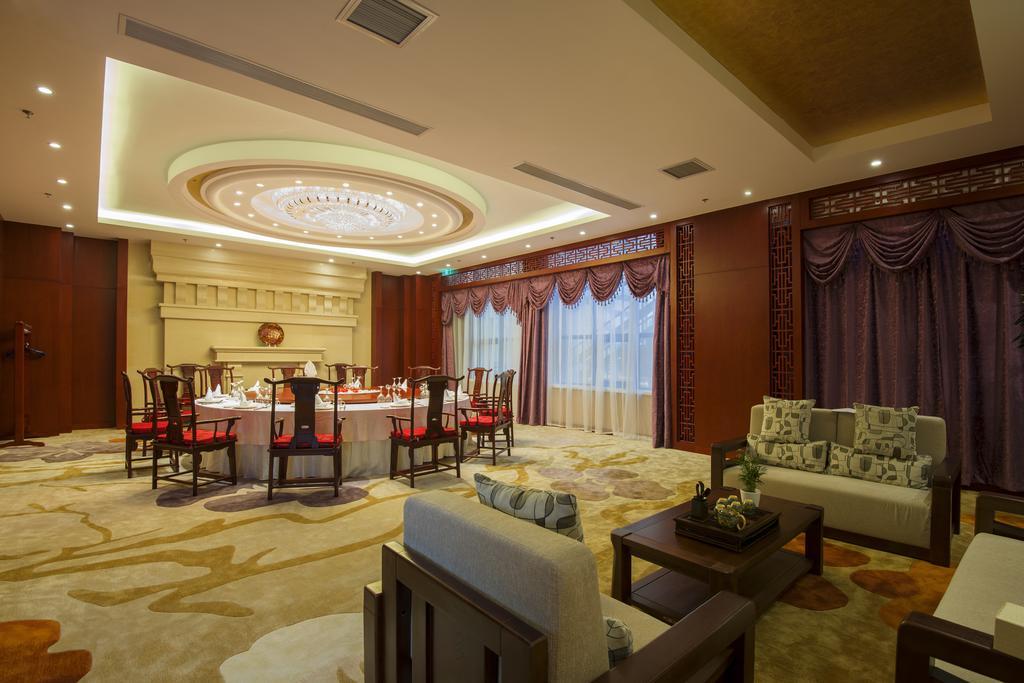 Khách sạn Avic