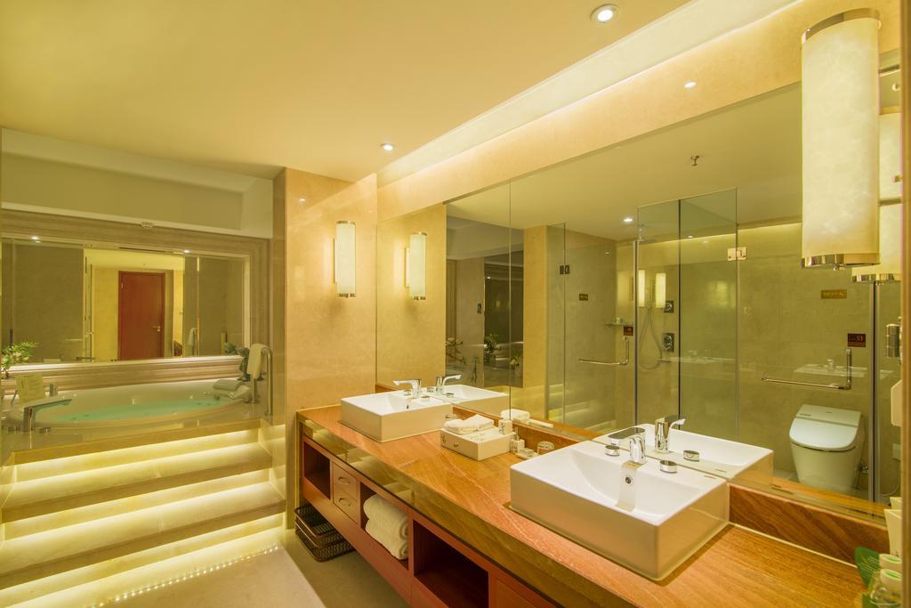 Hotel Avic
