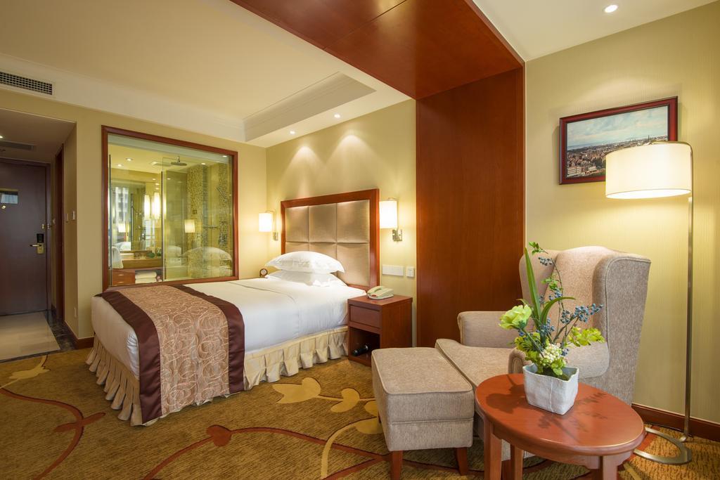 Avic Hotel 4*